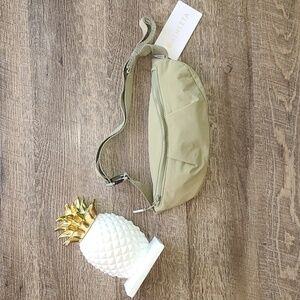 NWT! Athleta Kinetic Waist Bag - Shadow Olive